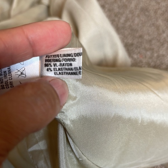 Escada Blazer, Wm’s Sz 42, cream color - Picture 10 of 11